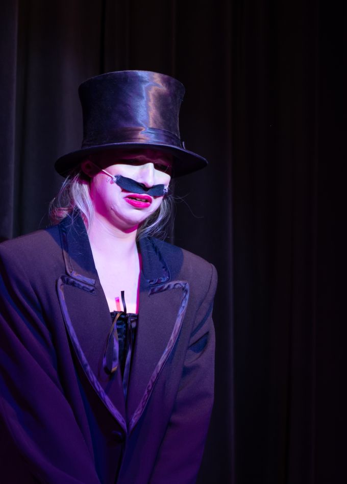 Ах, боже мой, премьера!