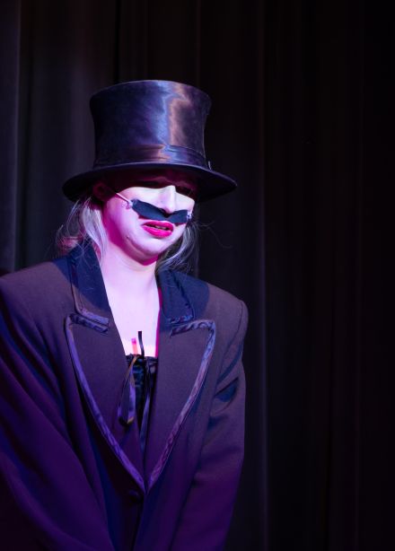 Ах, боже мой, премьера!